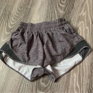 Lululemon Hotty Hot Short II *2.5"